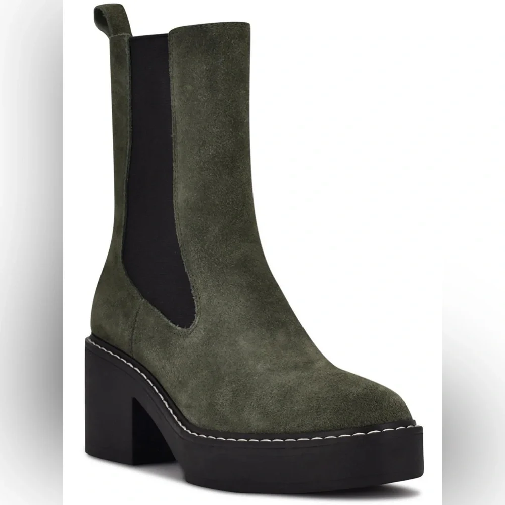 NWOB Gorgeous Nine West Olive Green Doleas Chelsea Boot Leather Suede Block Heel
